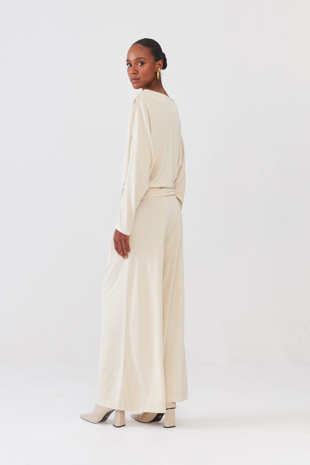 Viviane Furrier - Calça Pantalona em Malha Jersey Areia Bege