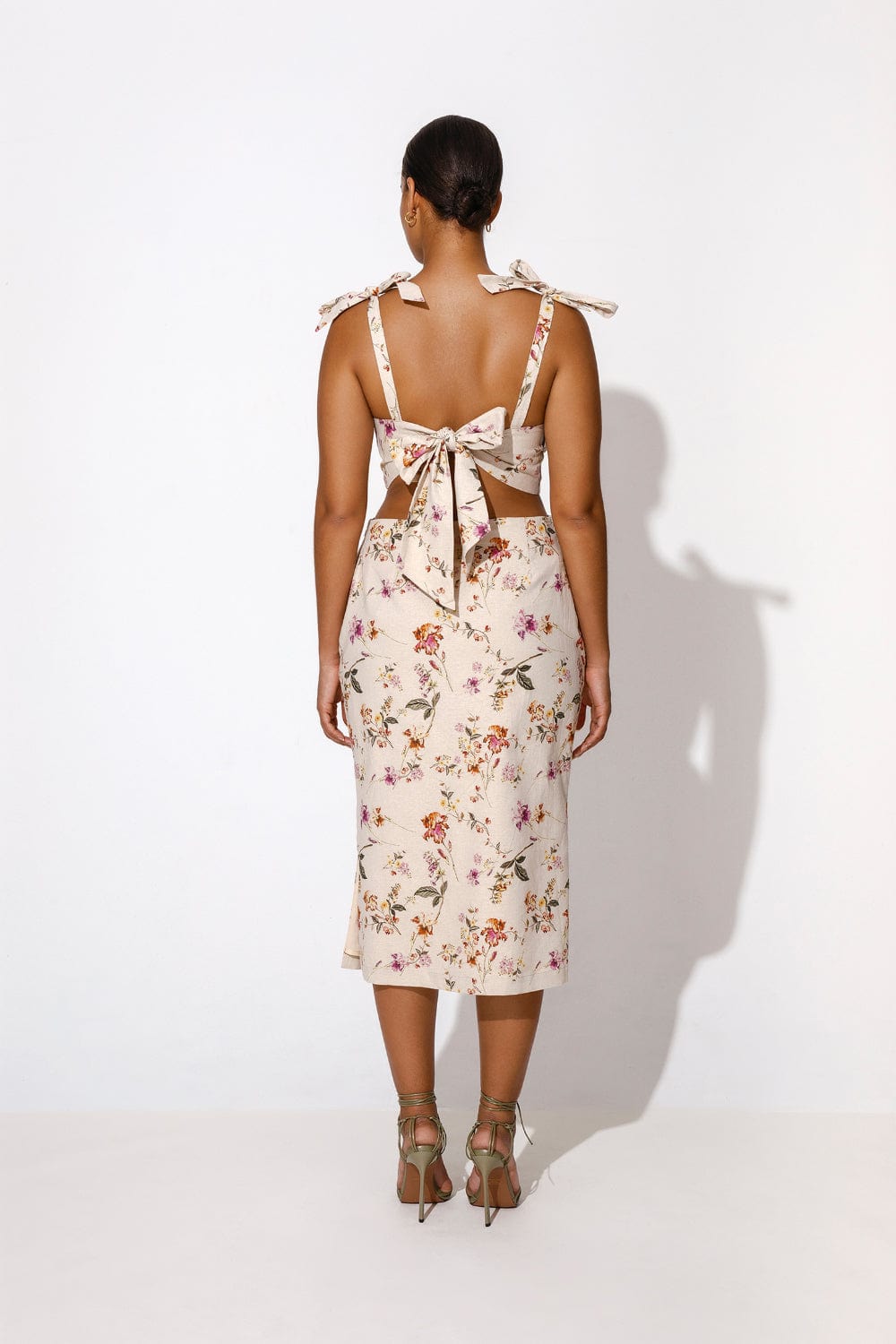 By Malina - Vestido Midi Floral Dani