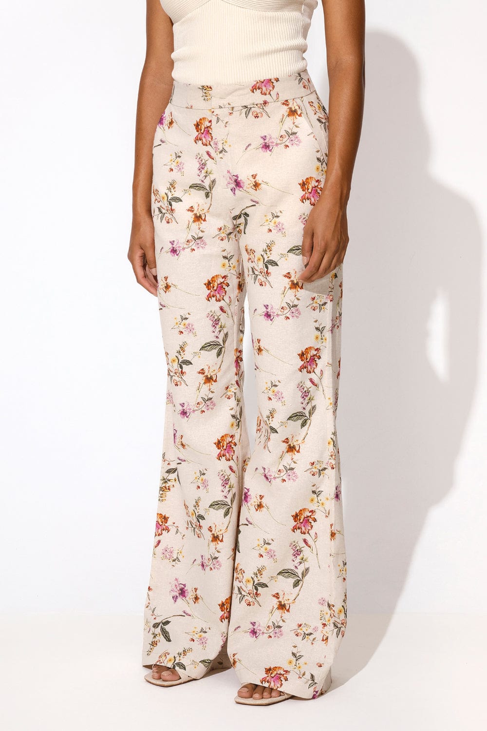 By Malina - Calça Alfaiataria Floral Devi