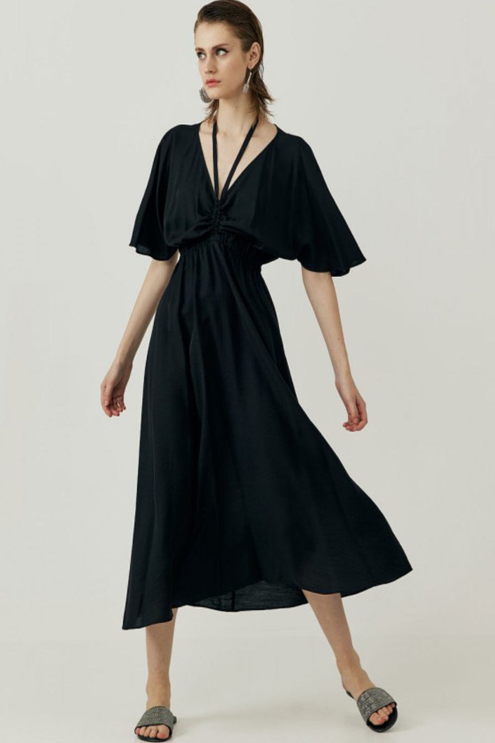 Access - Vestido Midi Franzido Frontal em Rayon Preto