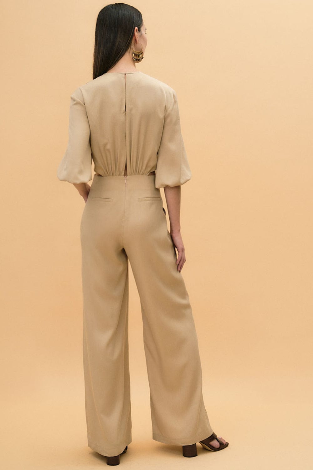 Access - Macacão Cut Out Laterais Bege