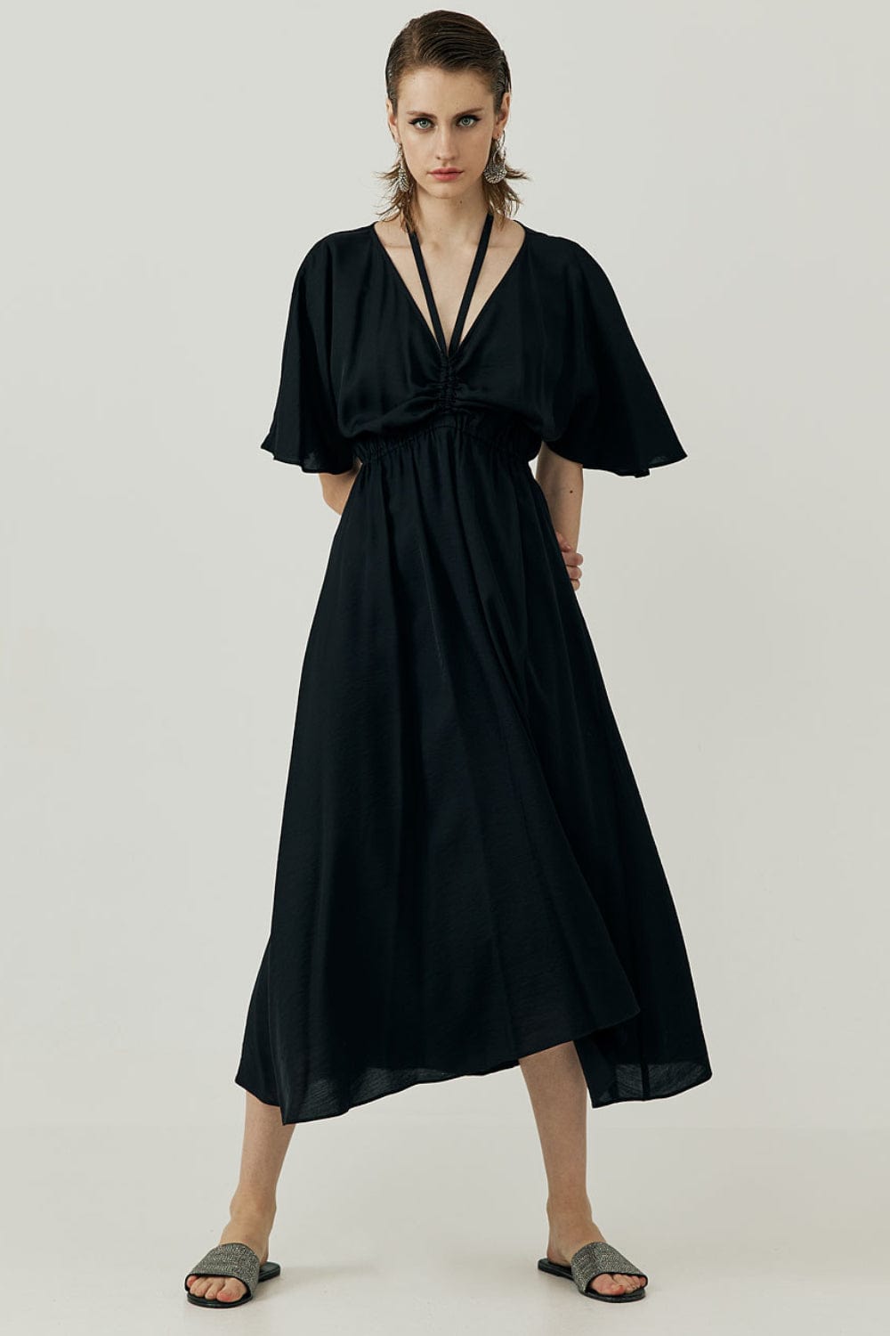 Access - Vestido Midi Franzido Frontal em Rayon Preto