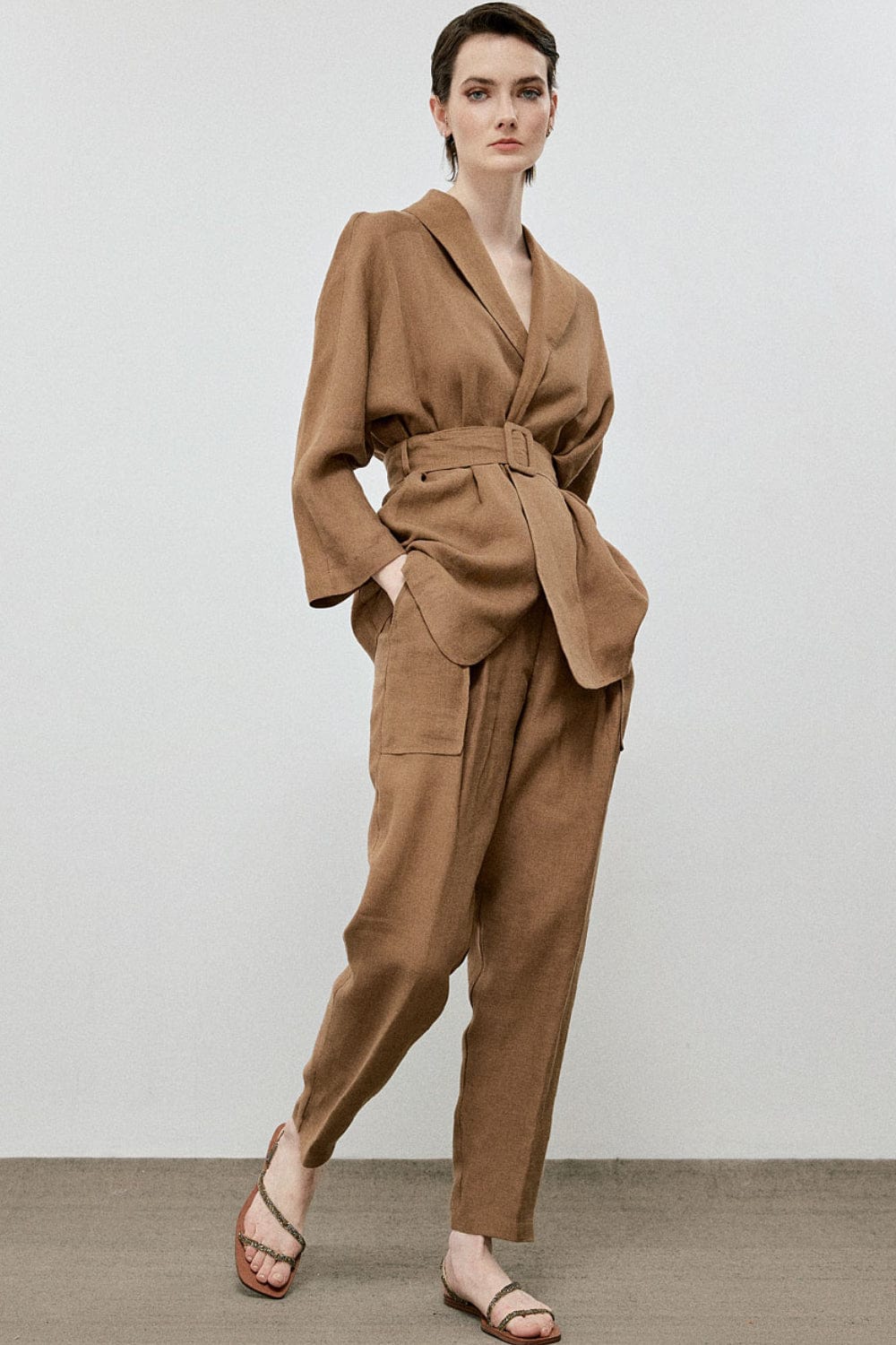 Access - Calça Clochard Linho com Faixa Marrom