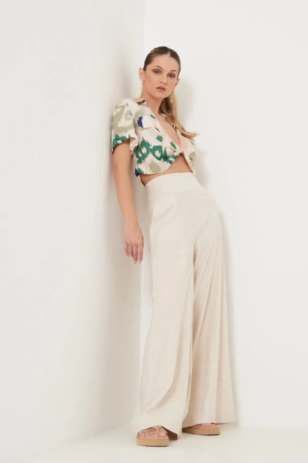 MOB - Calça Pantalona Cós Largo Bolsos Frente