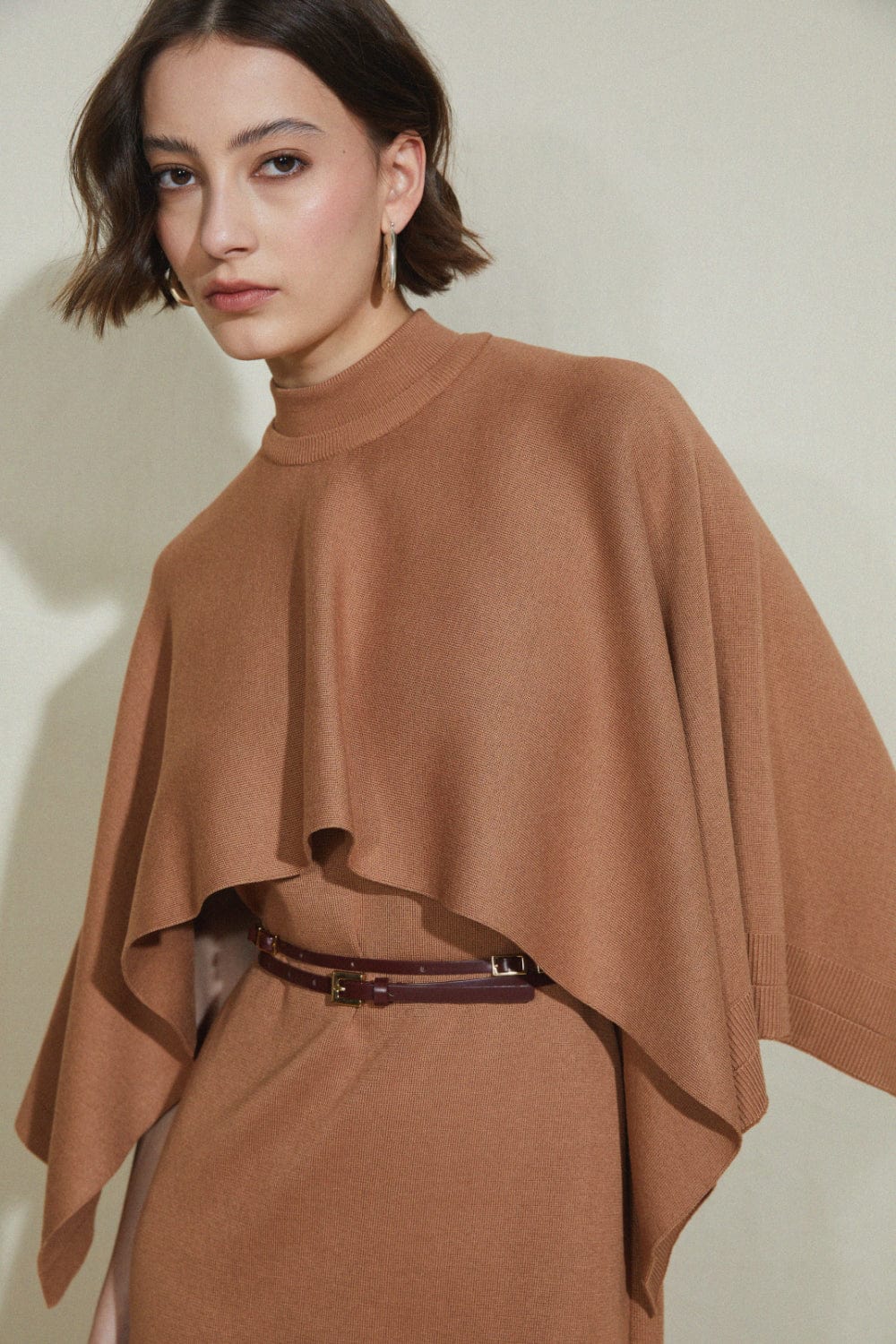 Coven - Vestido Curto em Tricot Acabamento Canelado com Sobreposição Caramelo