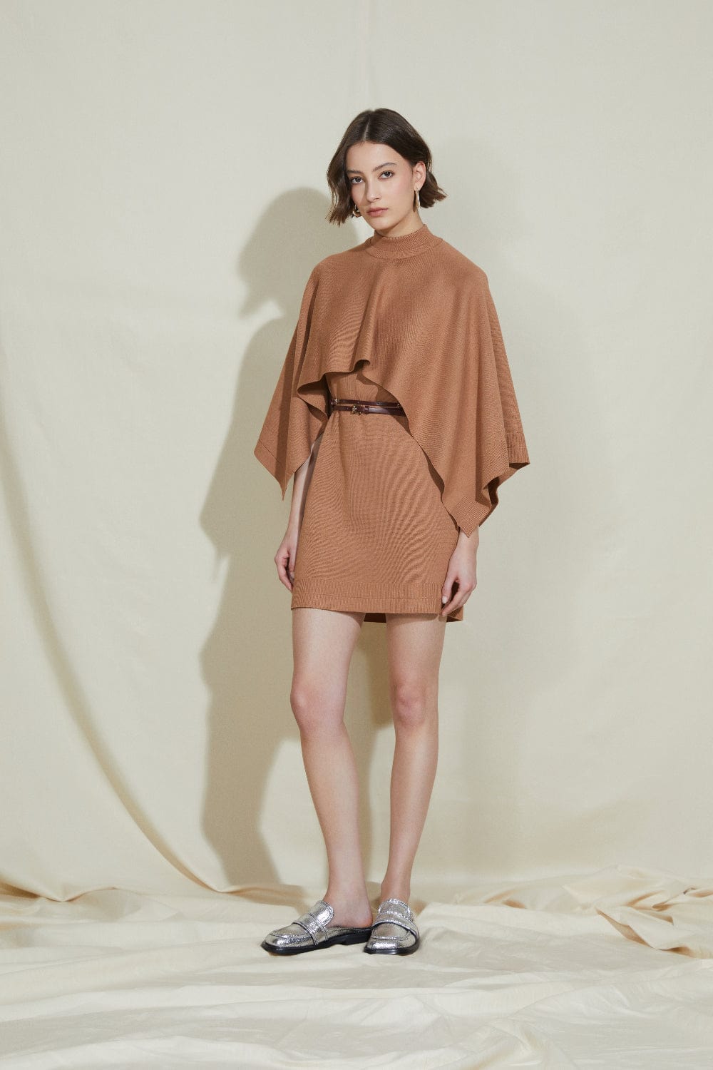 Coven - Vestido Curto em Tricot Acabamento Canelado com Sobreposição Caramelo