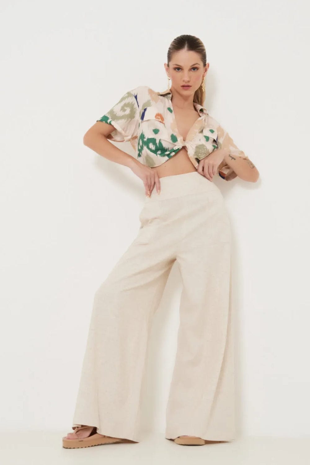 MOB - Calça Pantalona Cós Largo Bolsos Frente