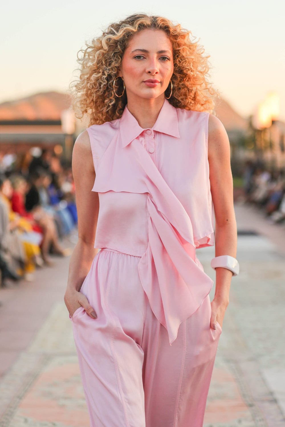 Coven - Camisa Cropped Crepe Elysia Rosa