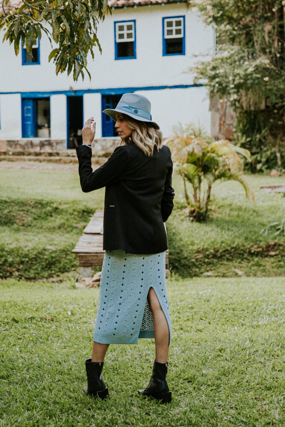 Coven - Saia Midi Tricot Ilhós Rendado Azul Claro