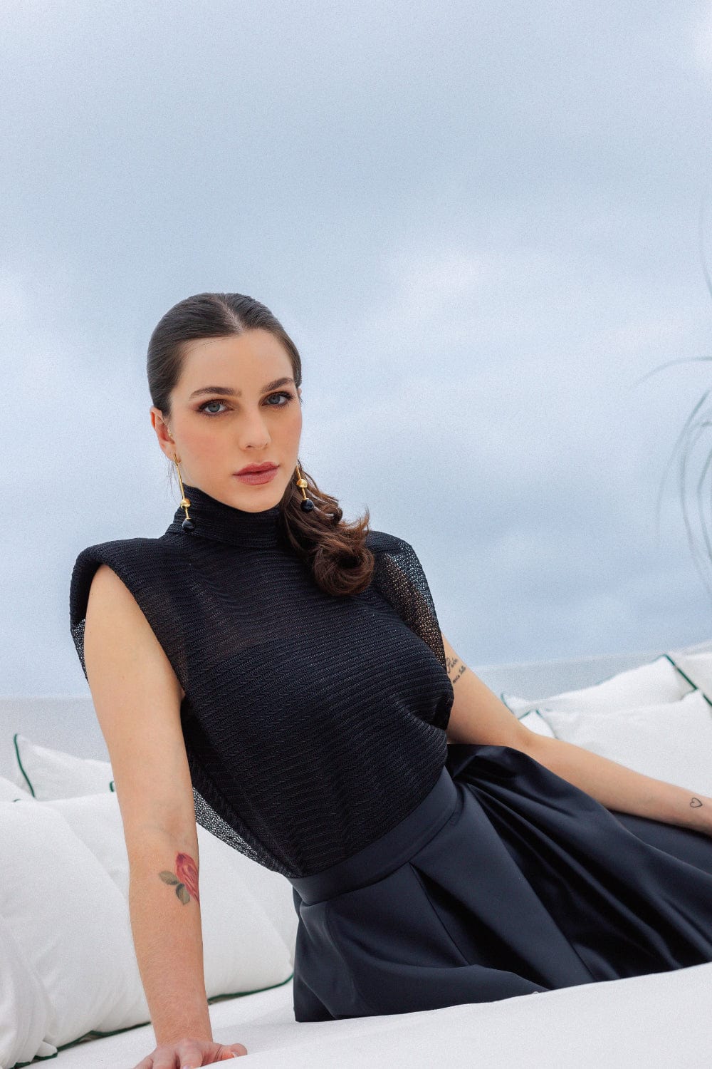 Glória Coelho - Blusa sem Manga Muscle- T Metal Ombreira e Gola Preto