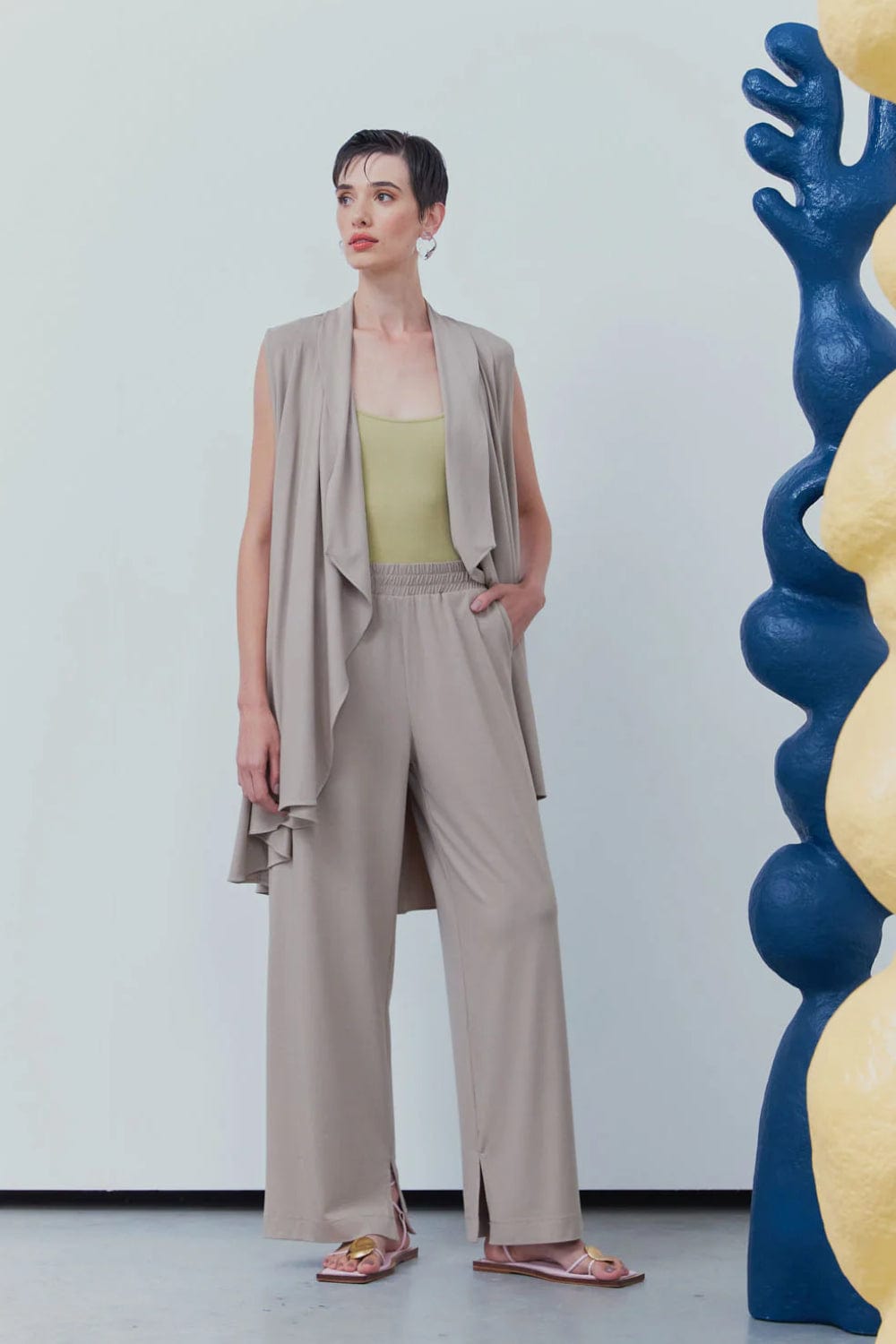 Viviane Furrier - Calça Pantalona com Elastico na Cintura Bege