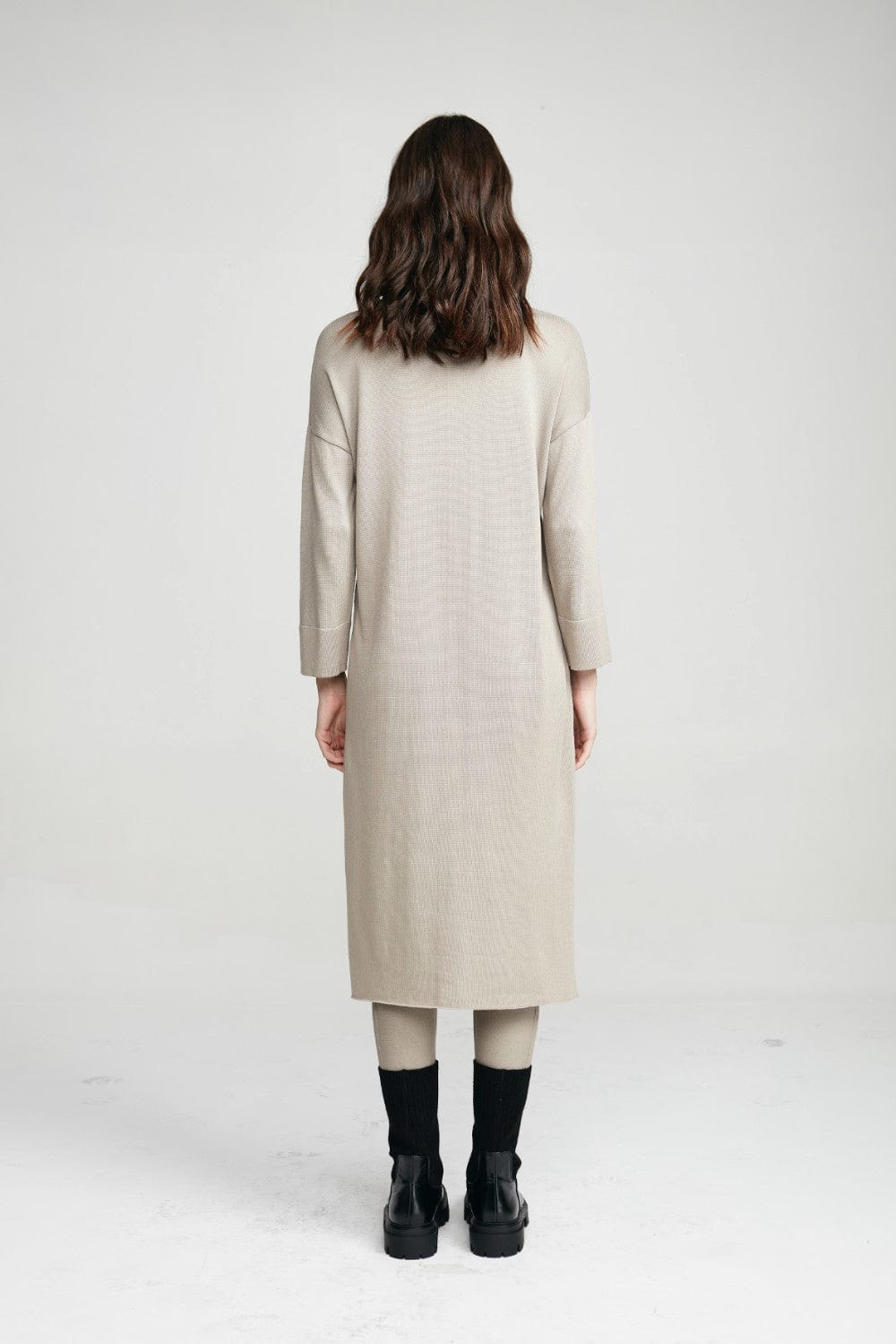 Viviane Furrier - Blusa Manga Longa Gola Alta Fenda Frontal em Tricot Fendi Crômio