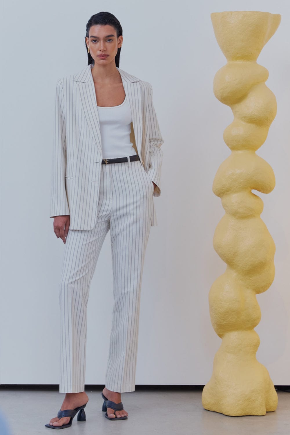 Viviane Furrier - Calça Alfaiataria Risca Fendi