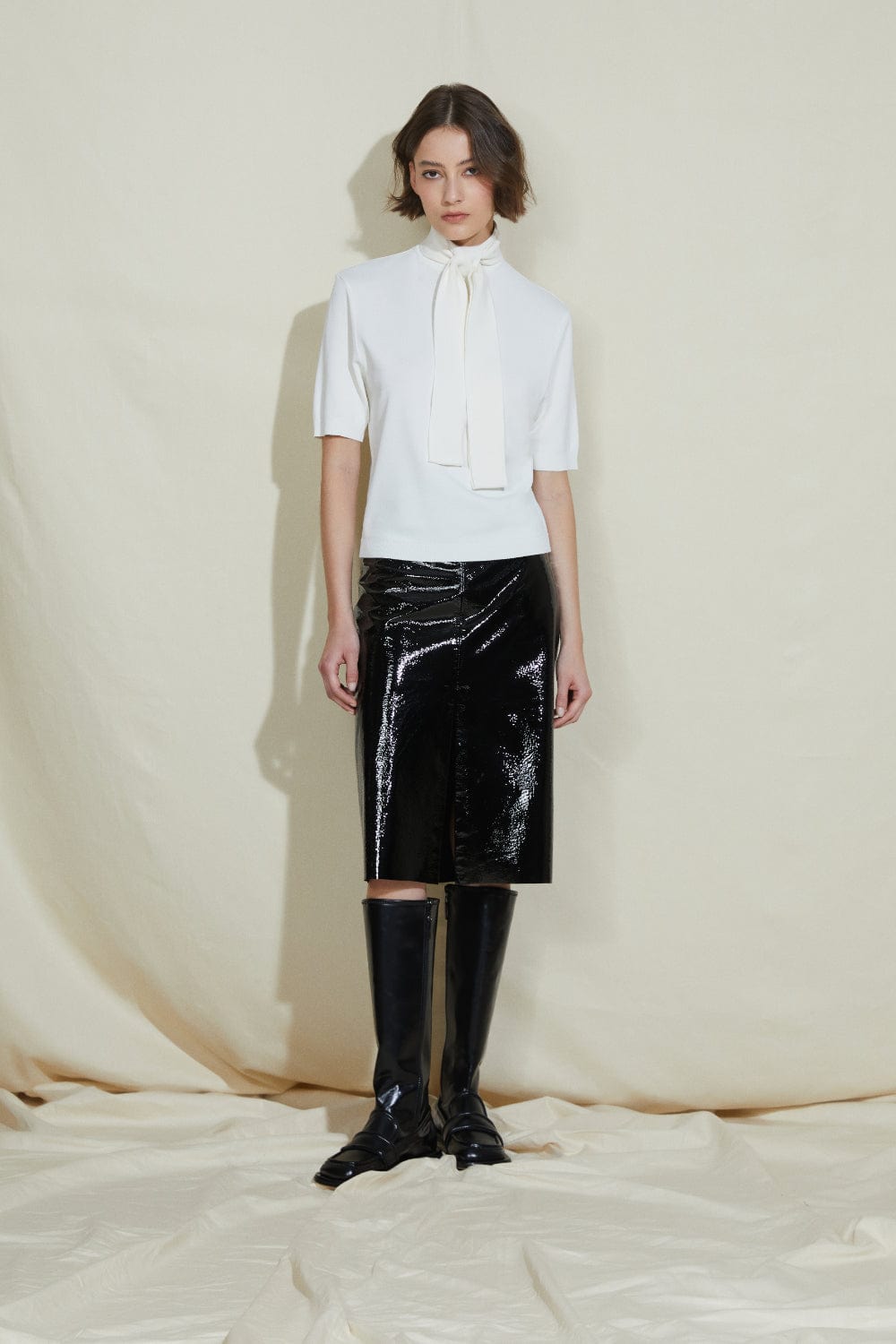 Coven - Blusa Manga Curta Tricot Gola Alta Laço Branco