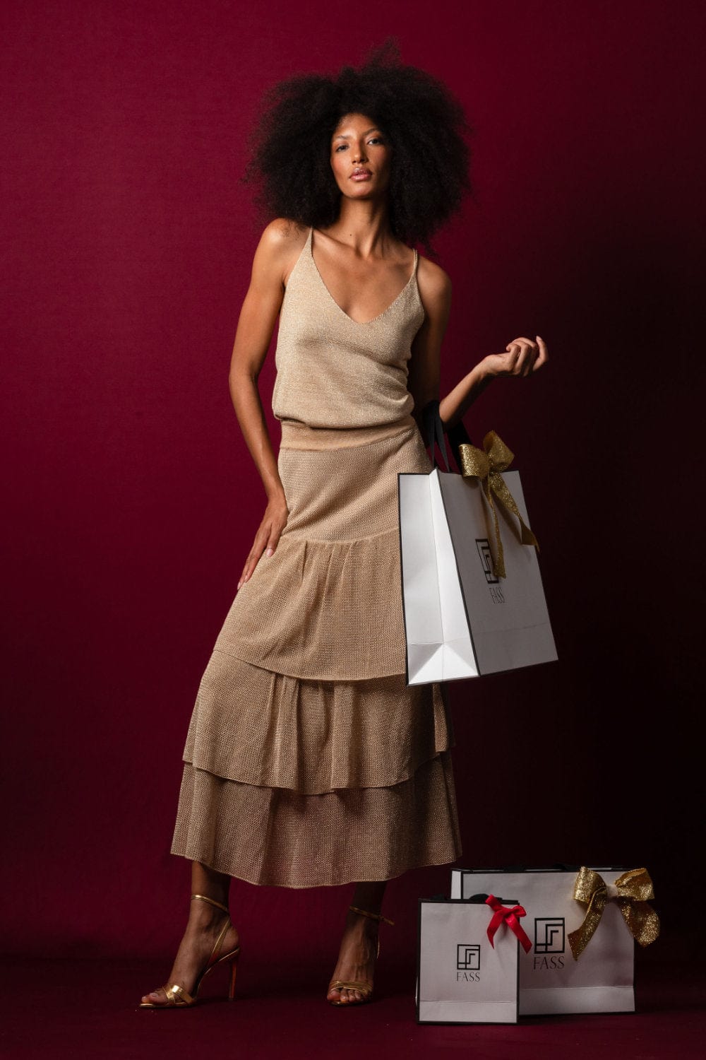 Viviane Furrier - Saia Longa em Camadas Teladas Em Tricot Dourado