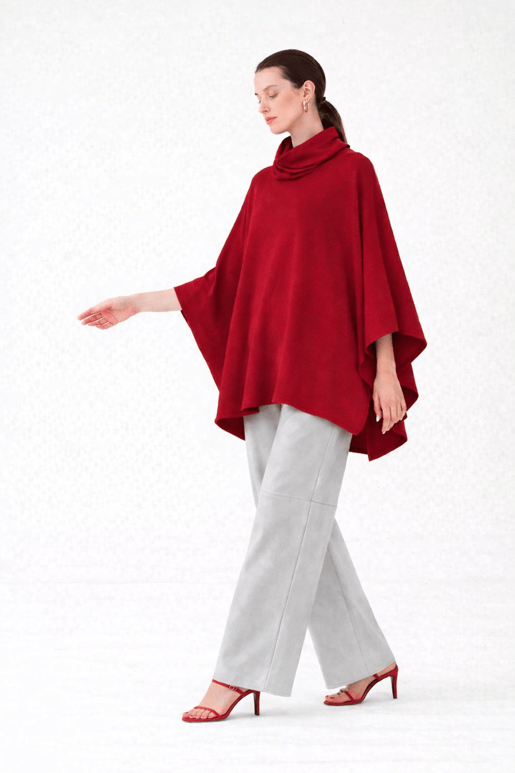 Viviane Furrier - Poncho Tricot Gola Alta Vermelho