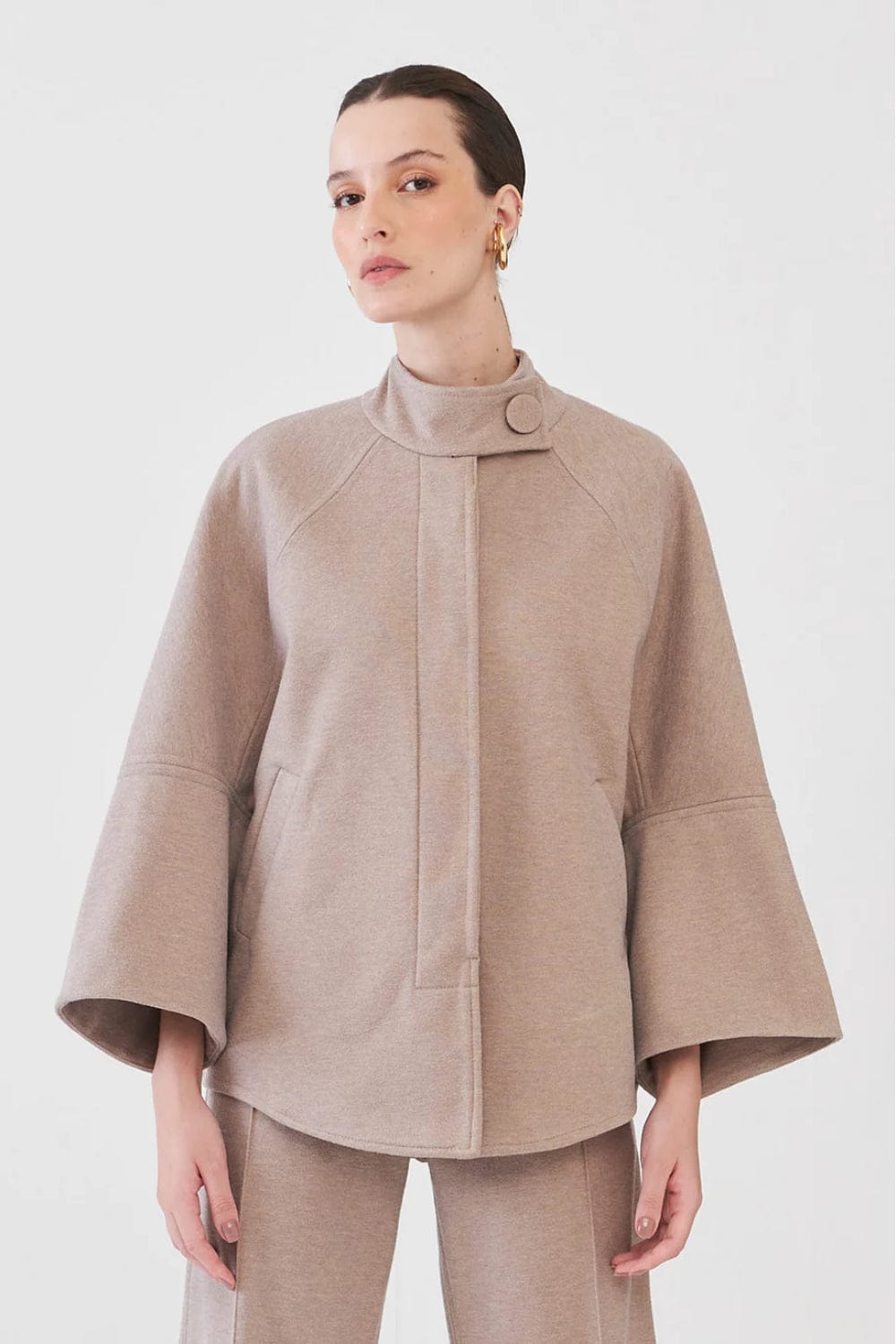 Viviane Furrier - Casaco A Classic Bege