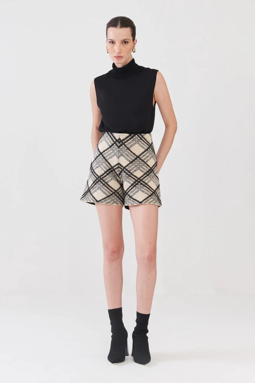 Viviane Furrier - Blusa sem Manga Gola Alta Tricot Preto