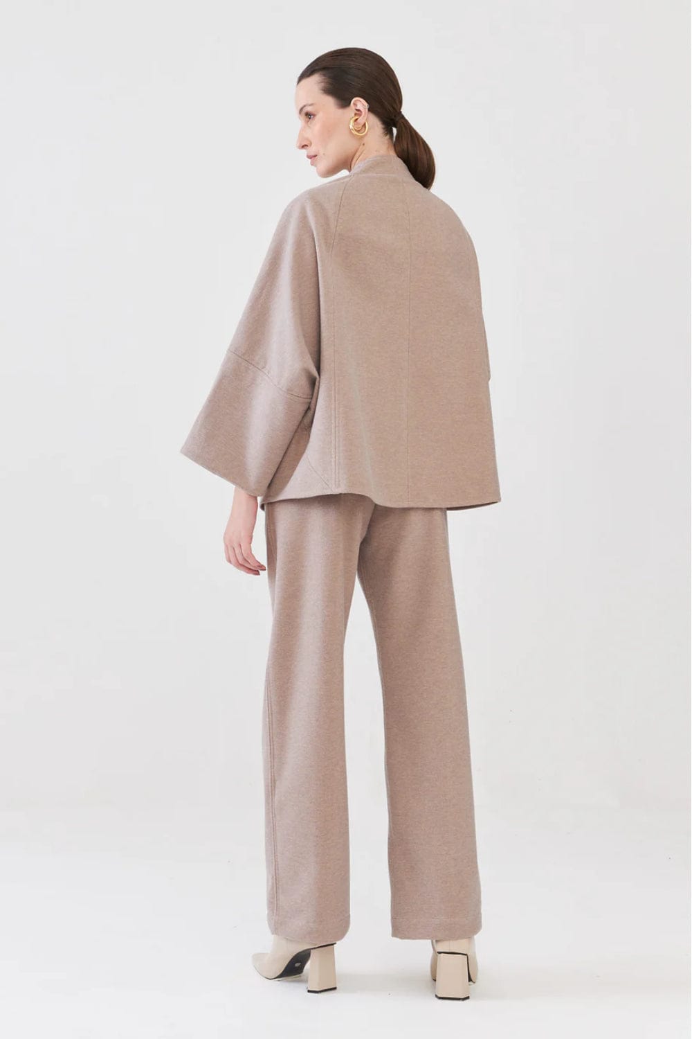 Viviane Furrier - Casaco A Classic Bege