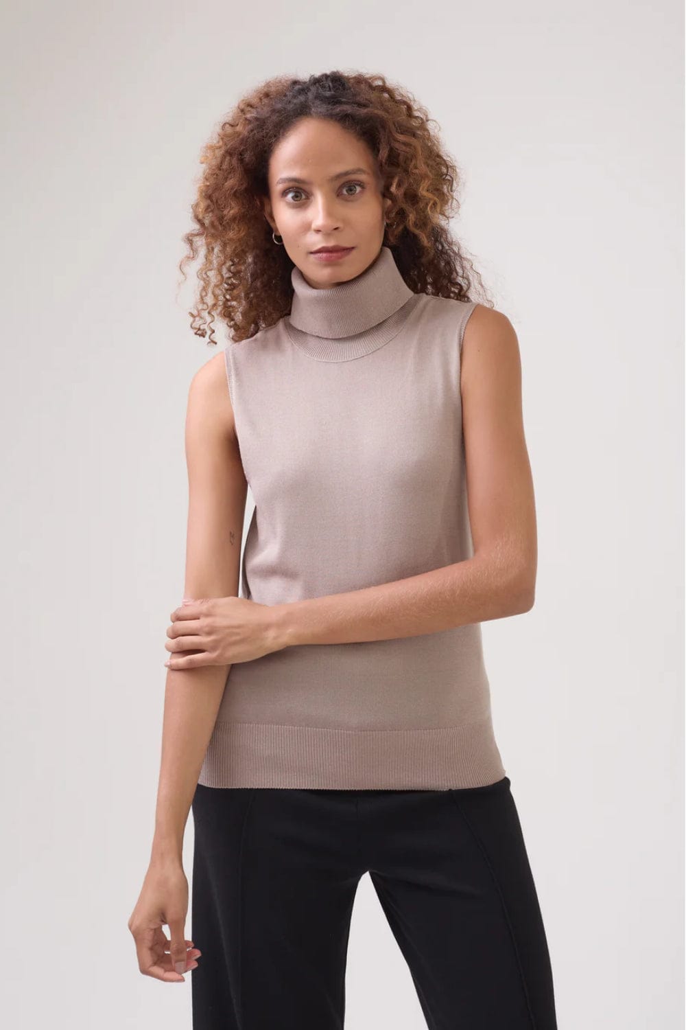 Viviane Furrier - Blusa sem Manga Gola Alta Tricot Cromo Fendi