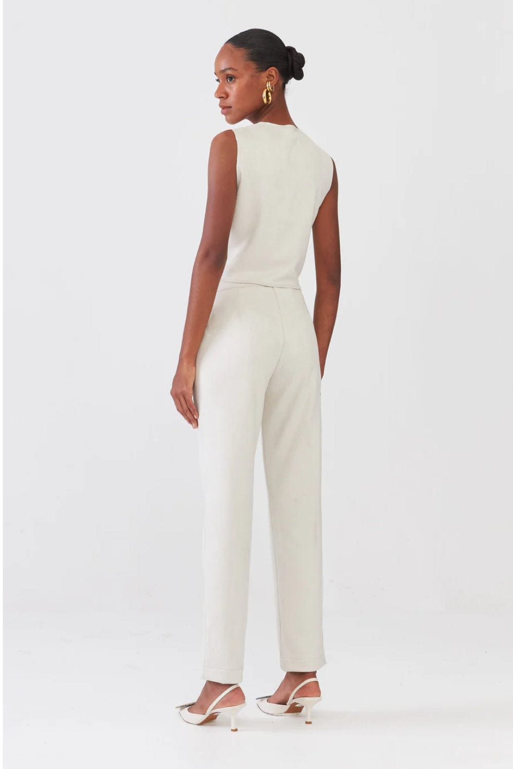 Viviane Furrier - Blusa Cropped sem Manga Nobu Off White