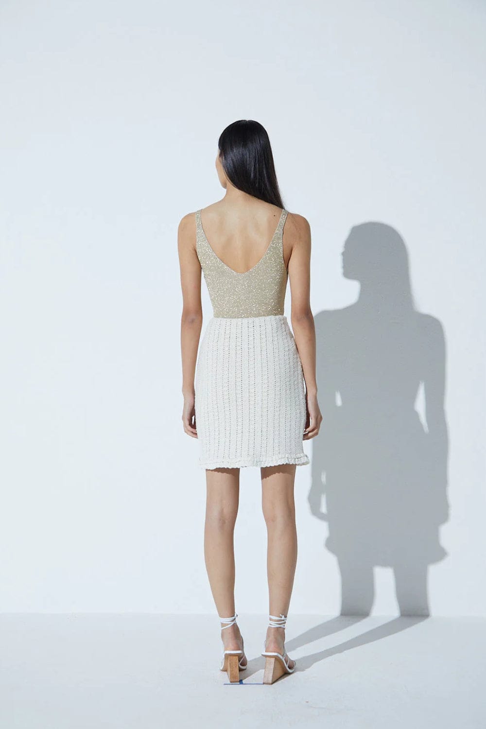 Viviane Furrier - Blusa Cropped Tricot Decote V Dourado