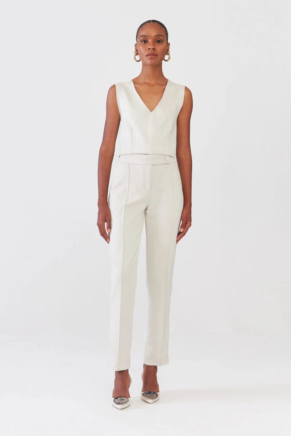 Viviane Furrier - Blusa Cropped sem Manga Nobu Off White