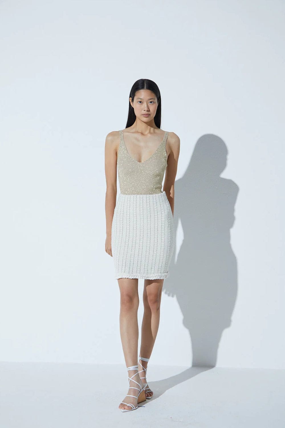 Viviane Furrier - Blusa Cropped Tricot Decote V Dourado