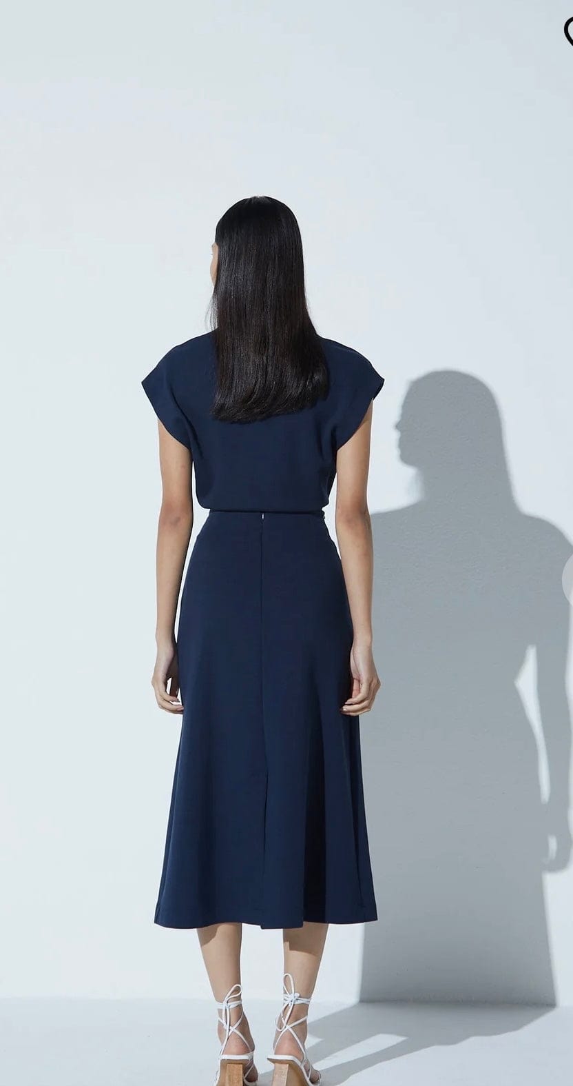 Viviane Furrier - Saia Midi Evasê cropped Neotech Azul Marinho