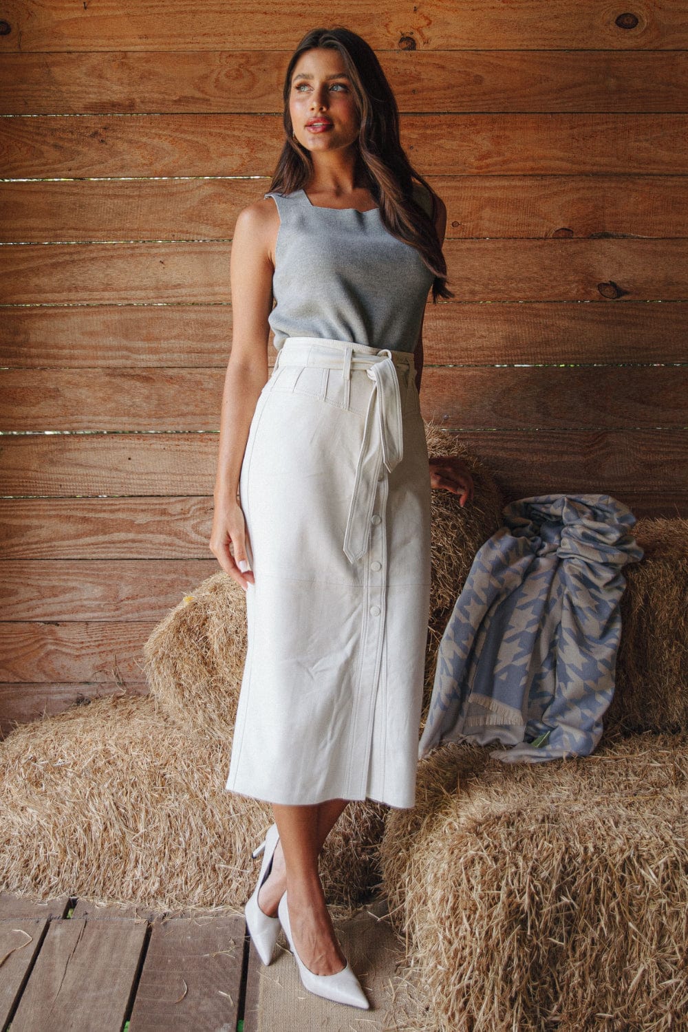 Juliana Sanmartin - Saia Midi Couro Prespontado Duplo Off White