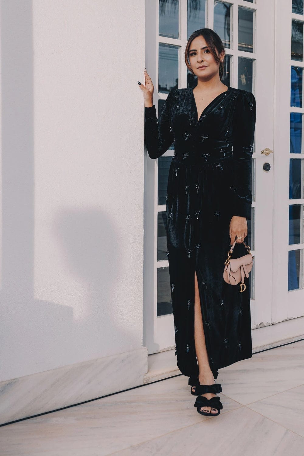 Denise Valadares - Vestido Midi Manga Longa de Veludo Preto