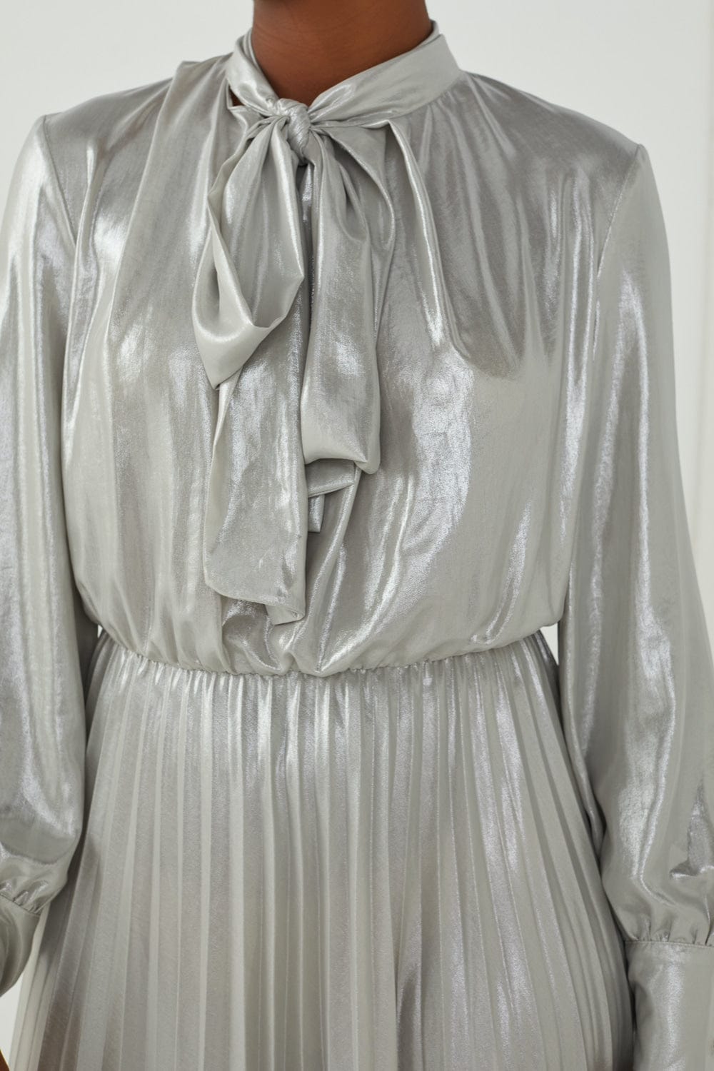 Vicolo - Vestido Mídi com Laço Frontal Prata