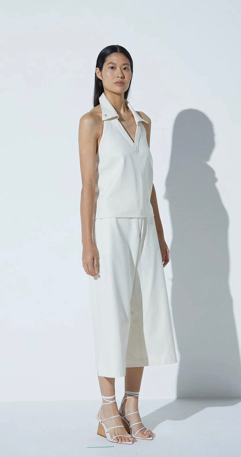 Viviane Furrier - Calça Pantacourt em Sarja Off White