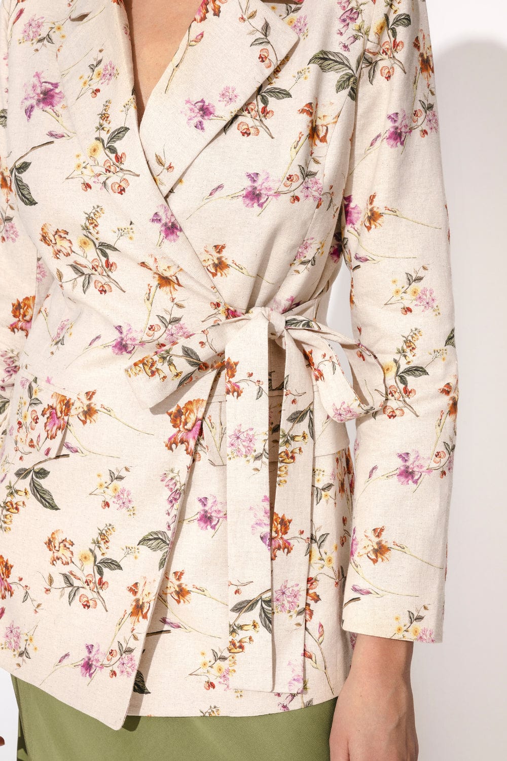 By Malina - Blazer Amaração Lateral Floral