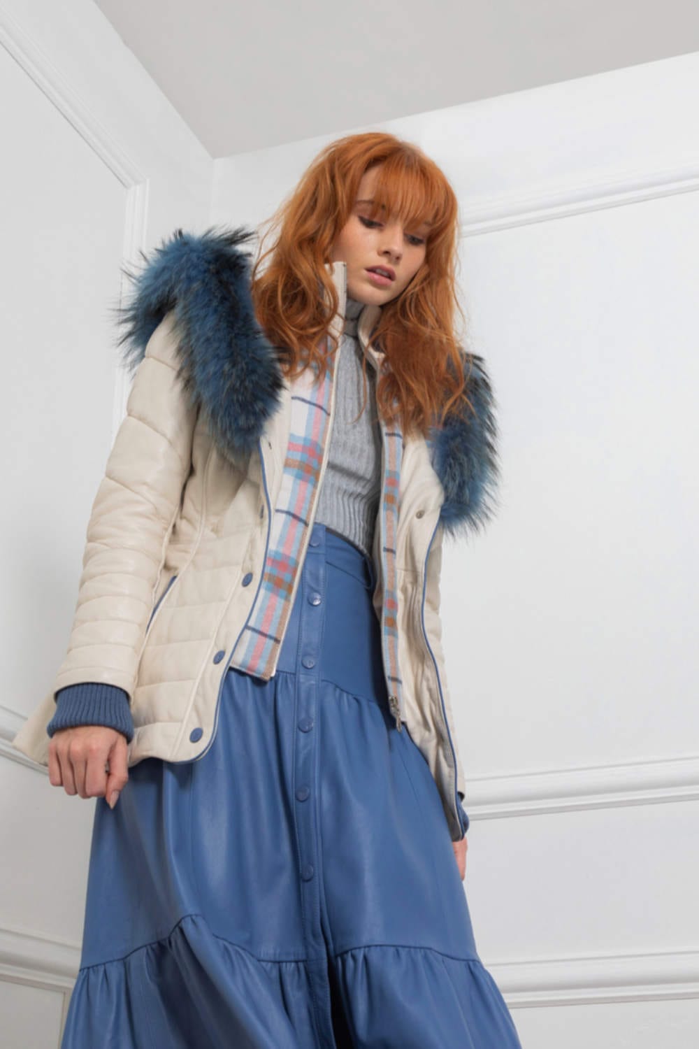 Juliana Sanmartin - Saia Midi Couro Evasê Azu