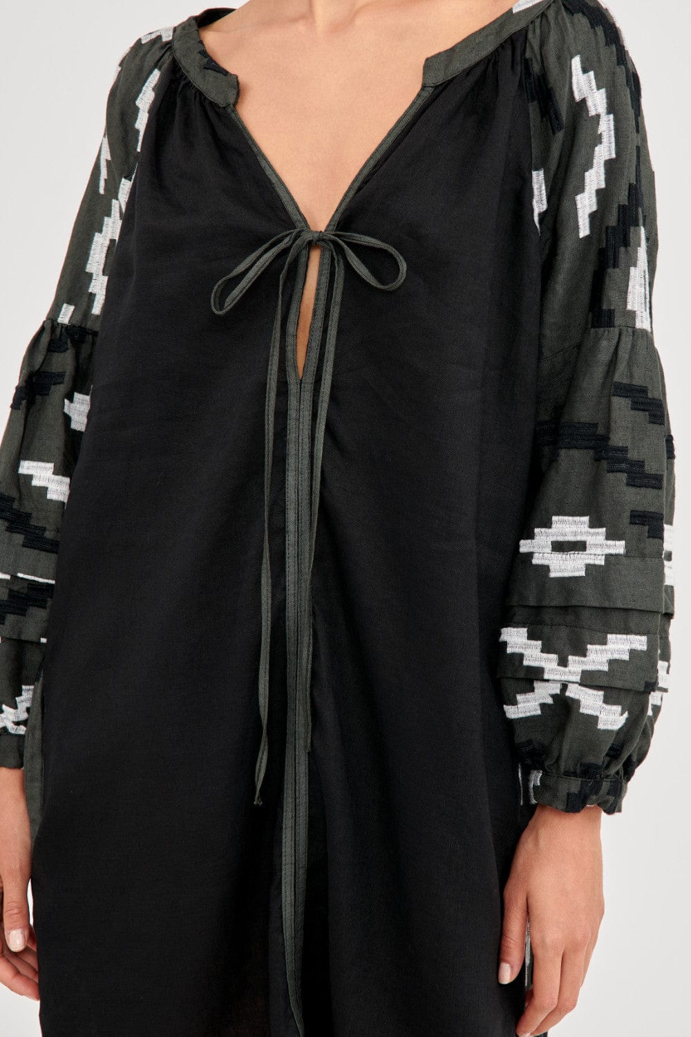 Greek Archaic Kori - Vestido Curto Manga Longa Linho Verde Escuro