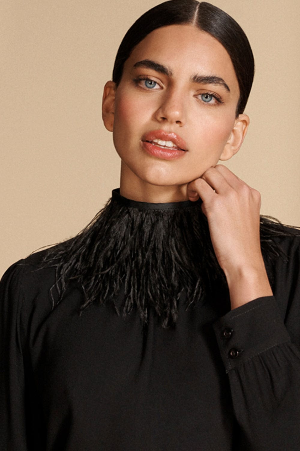 Cholet - Gargantilha ou Punho Plumas Preto