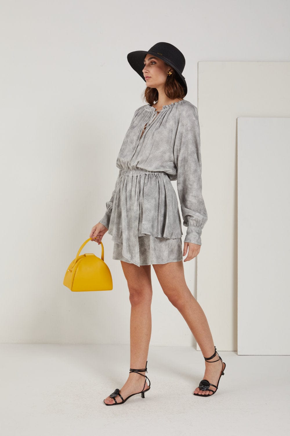 Covert - Vestido Curto Manga Longa Cinza