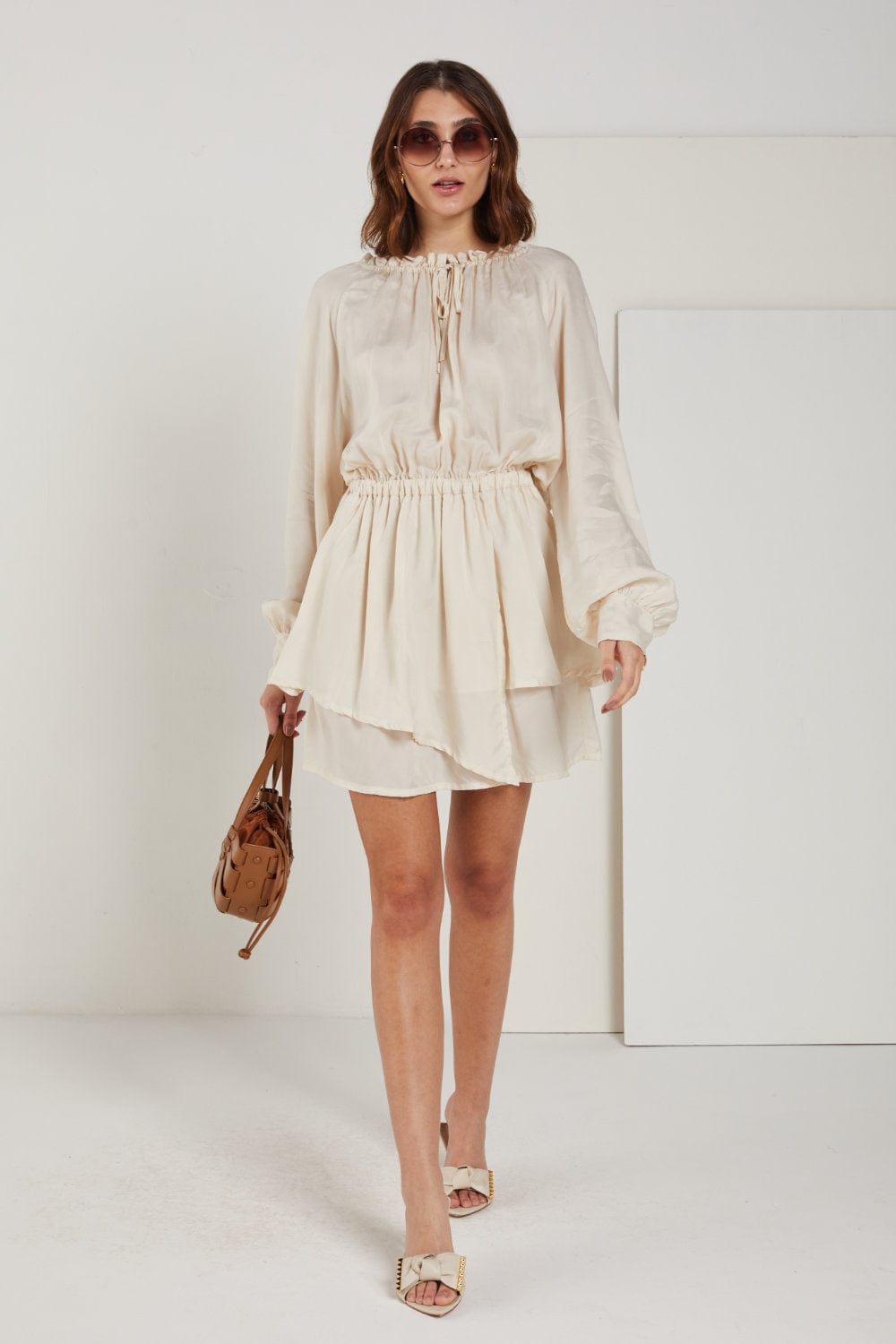 Covert - Vestido Curto Manga Longa Bege