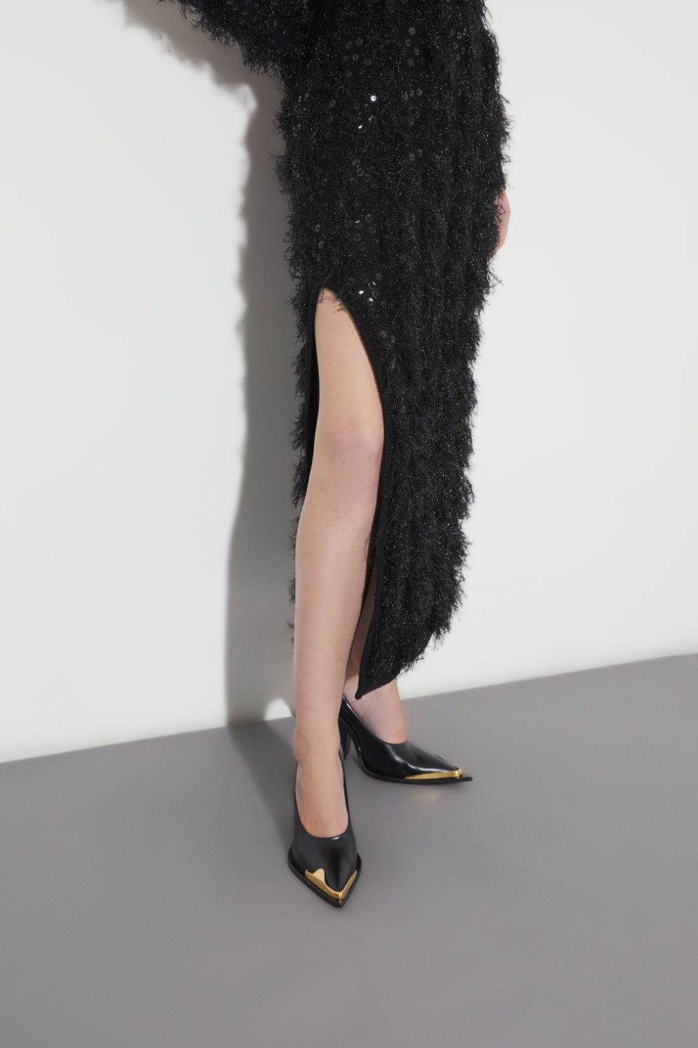 Coven - Vestido Midi Tricot Franjado e Bordado Preto