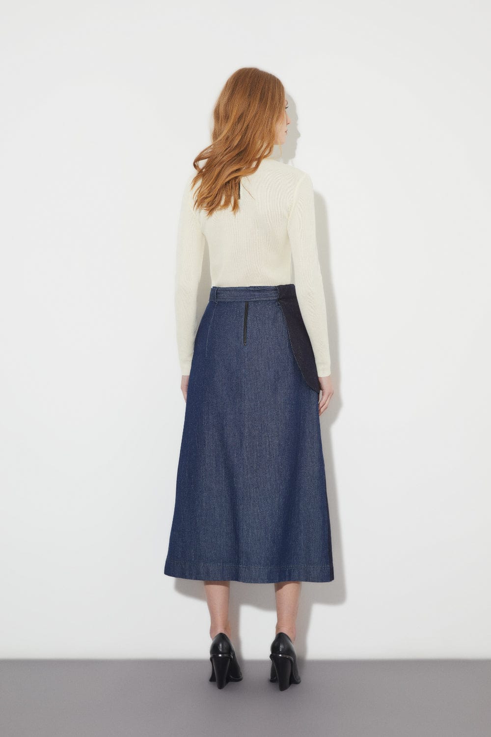 Coven - Saia Midi Jeans Recortes Couro e Lã