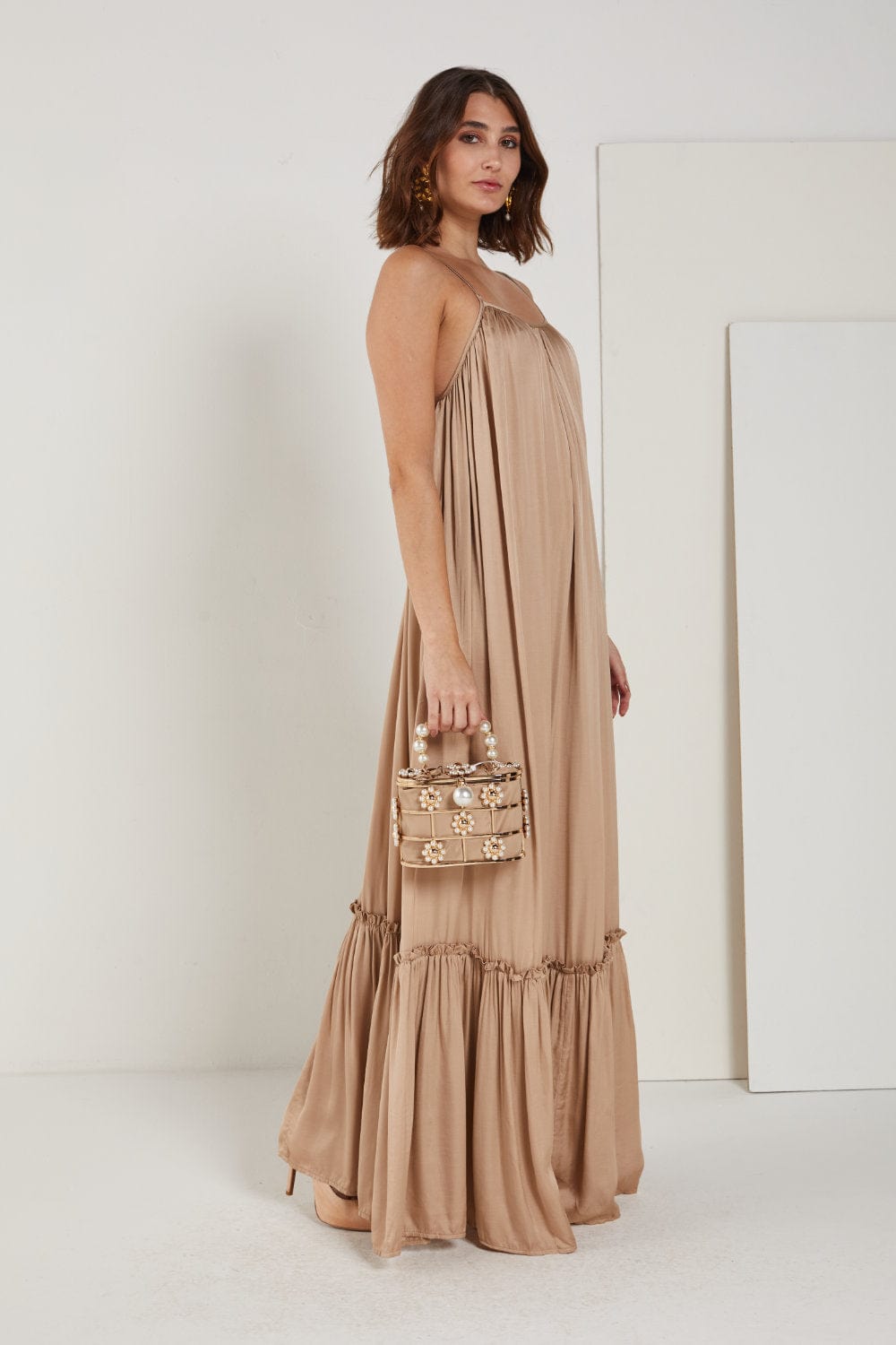 Greek Archaic Kori - Vestido Longo de Alça Fina Flúido Bege