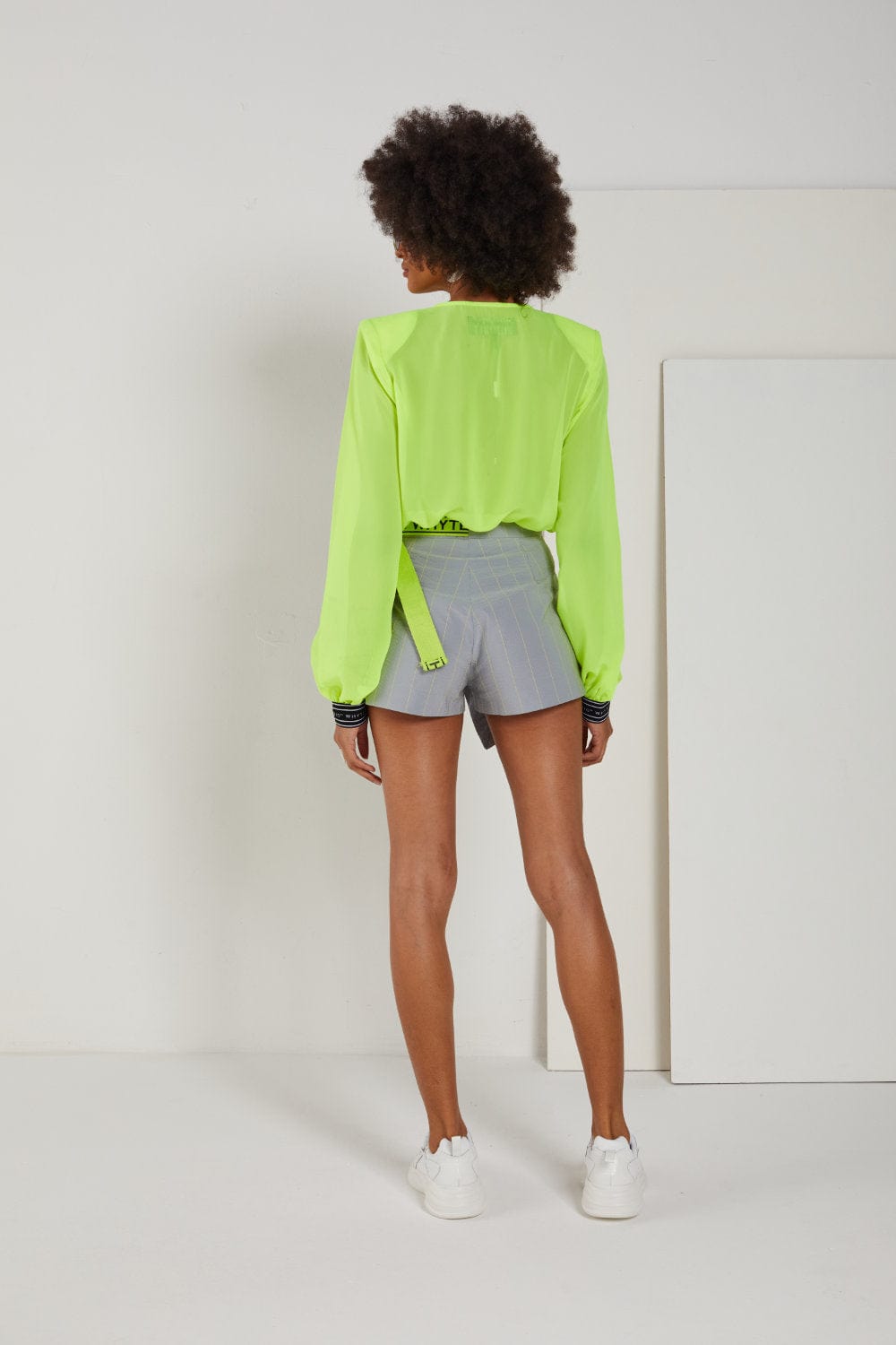 Whyte Studio - Shorts Risca de Giz com Cinto The "Hidro"