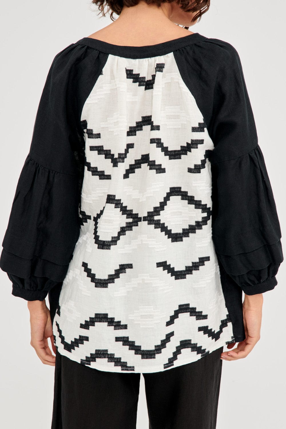 Greek Archaic Kori - Blusa Bata Linho com Manga Longa