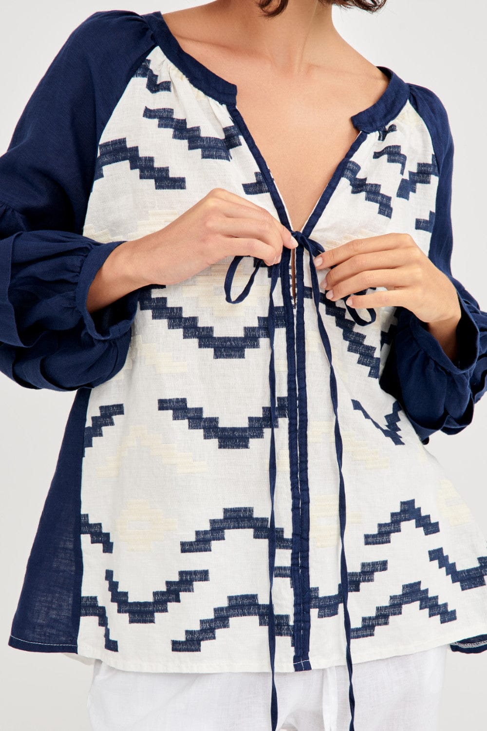 Greek Archaic Kori - Blusa Bata Linho com Manga Longa