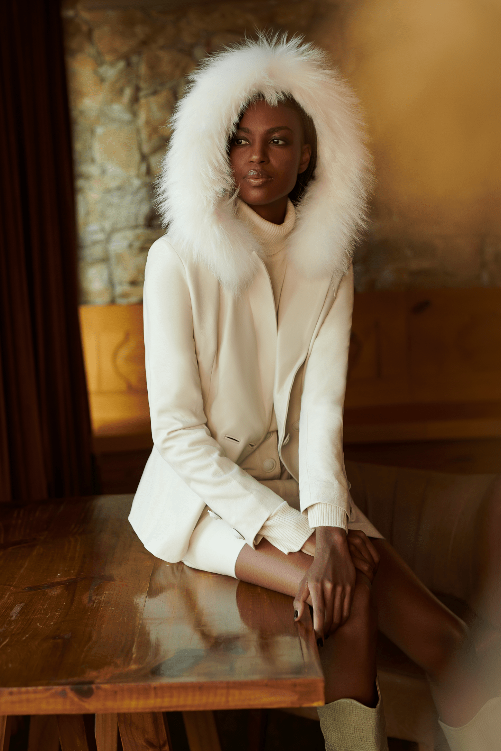 Juliana Sanmartin - Saia Curta Botões Brasão com Bolsos Frontais Off White