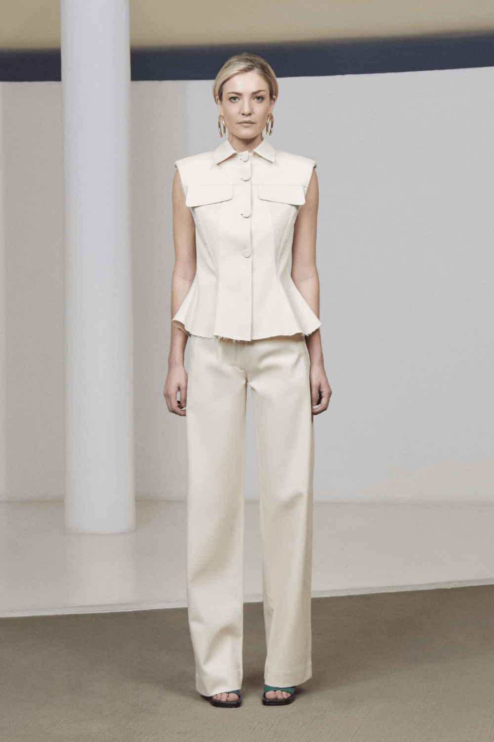 Coven - Blusa sem Manga Sarja e Couro Bege Pluma