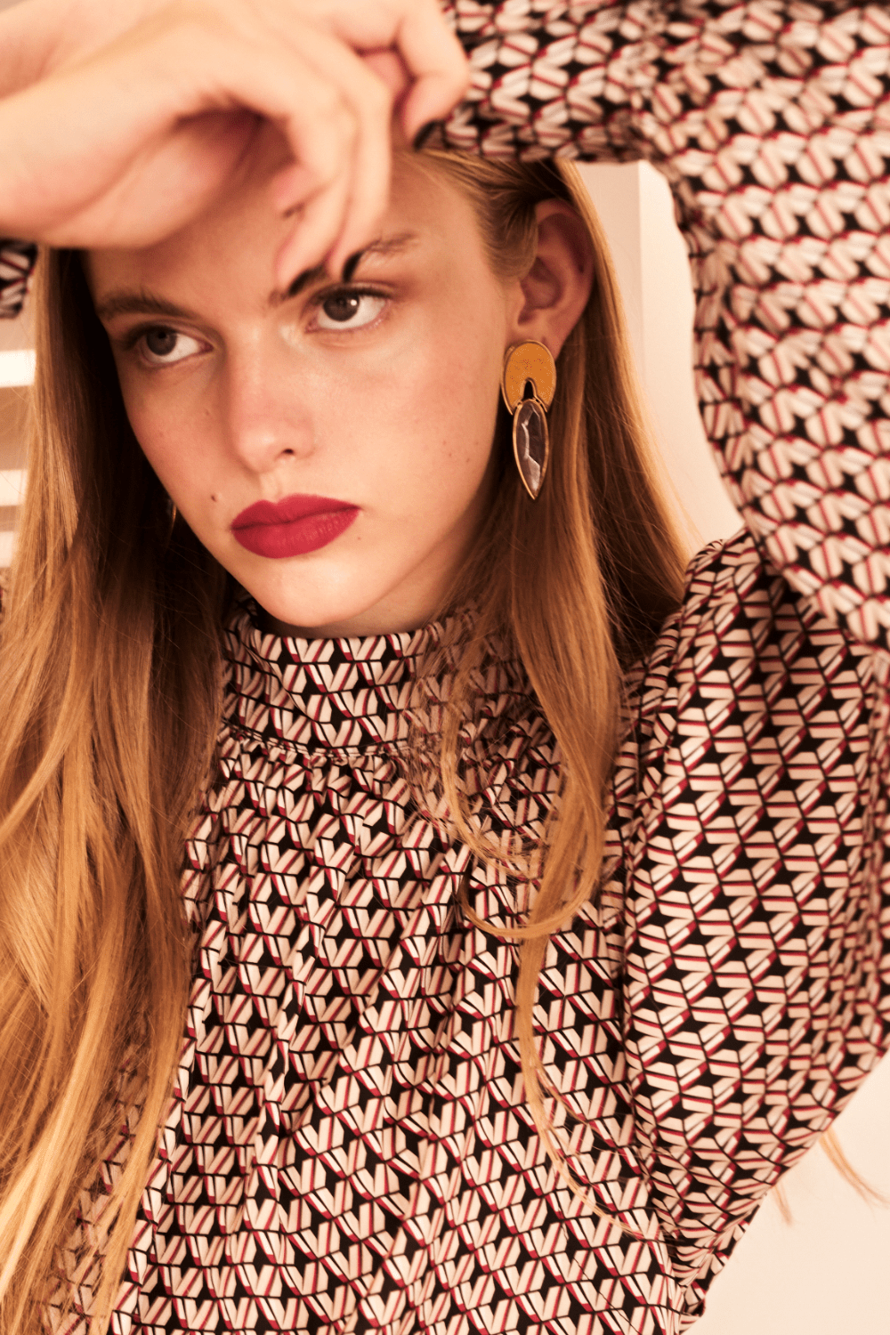 Aimer - Brinco Flor de Lótus Feldspato Amarelo e Quartzo Rosa Banhado a Ouro