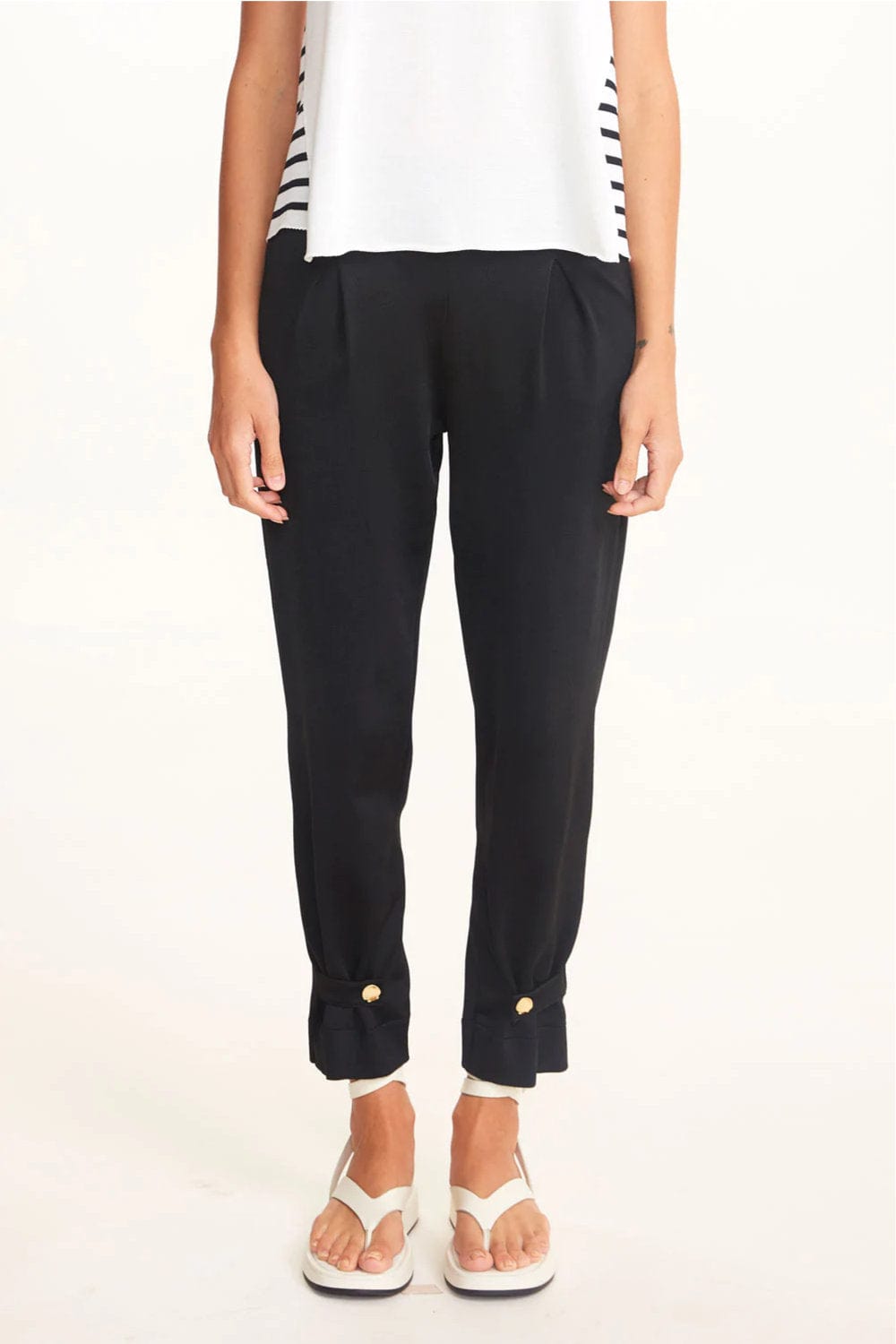 Viviane Furrier - Calça com Pregas em Tricot Preto