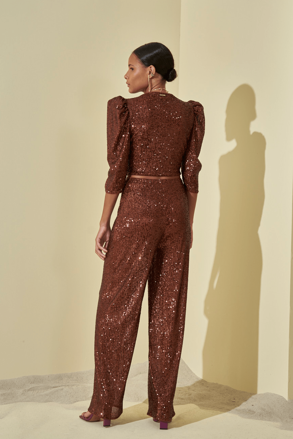 L'Cecci - Calça Reta em Paetês Marrom